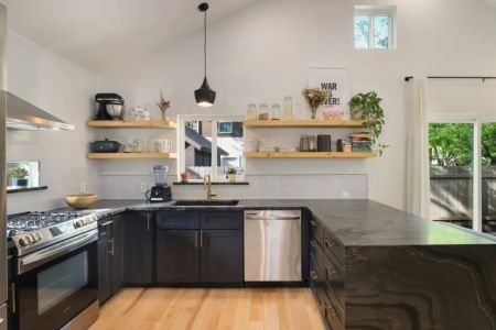 Effective Tips for Organizing a Small Apartment Kitchen to Maximize Space and Efficiency