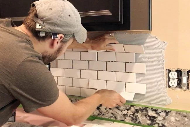 Step-by-Step Guide on How to Install a Bathroom Backsplash for a Stunning Renovation