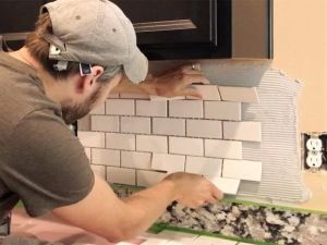 Step-by-Step Guide on How to Install a Bathroom Backsplash for a Stunning Renovation
