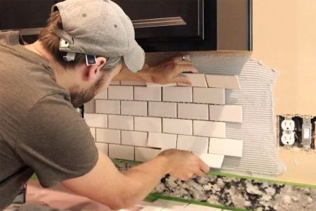 Step-by-Step Guide on How to Install a Bathroom Backsplash for a Stunning Renovation